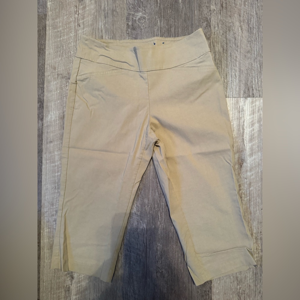 Ricki’s Capris - Picture 2 of 3